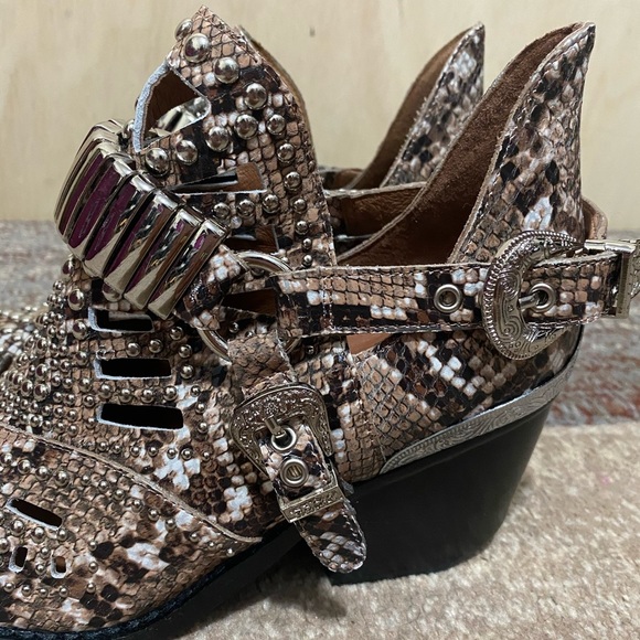 Jeffrey Campbell Calhoun Bootie size 6 - Picture 8 of 8